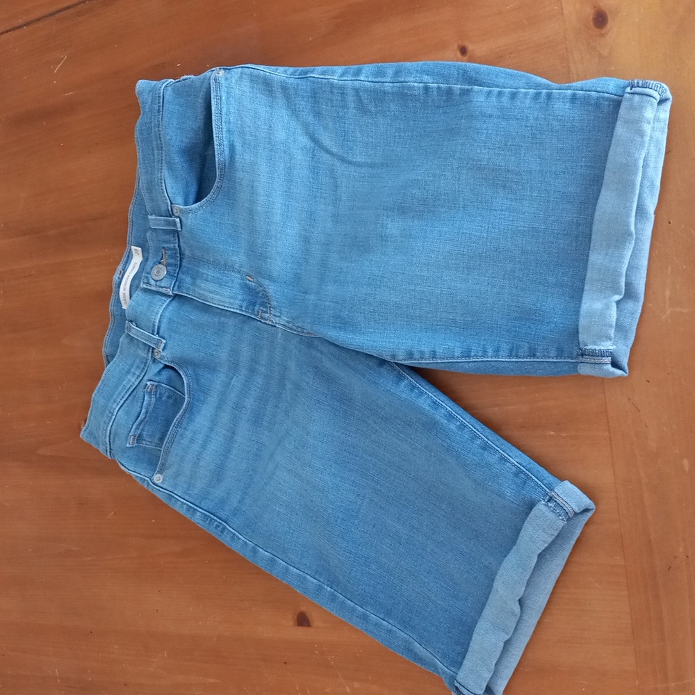 Womans Levi's Bermuda shorts Size 28